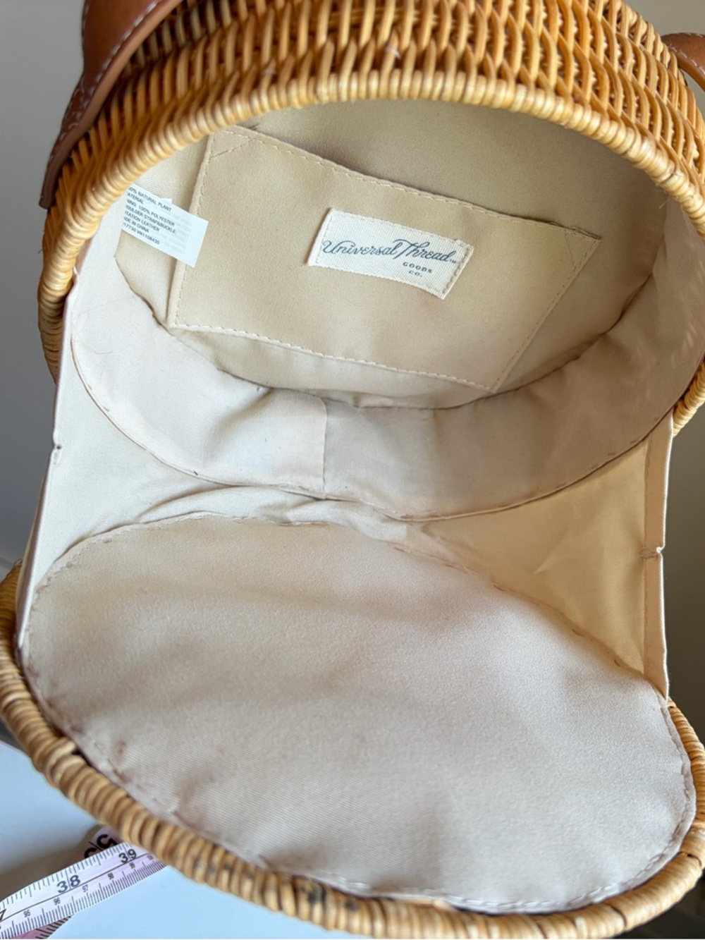 Round Woven Crossbody Bag in Natural/Tan GUC - Picture 13 of 14
